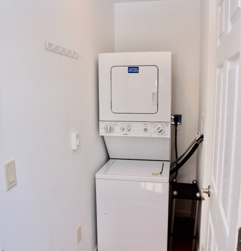 Beautiful Raised Ranch! Walk to beach or bay beach! Everything nearby!