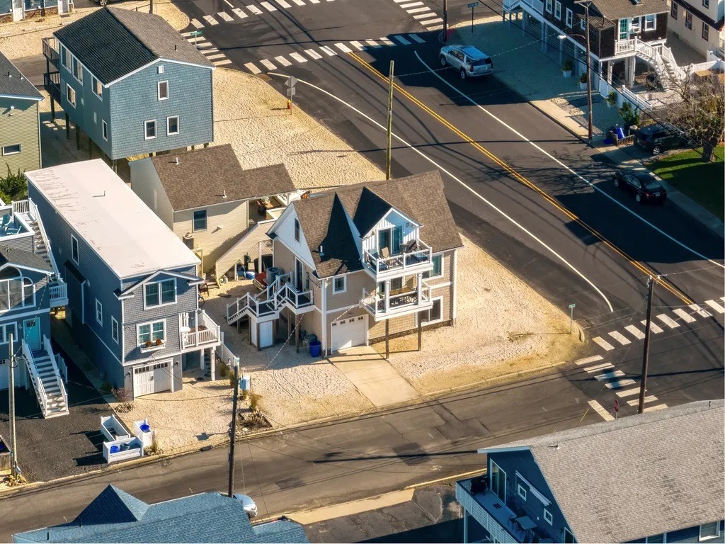 Immaculate 3 bed 2 bath Ship Bottom Residence close to bay and beach