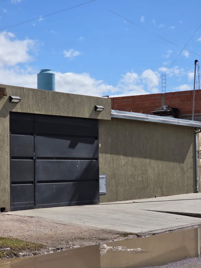 VENTA CASA 3 DORMITORIOS CALLE LA RIOJA Y CENTENARIO