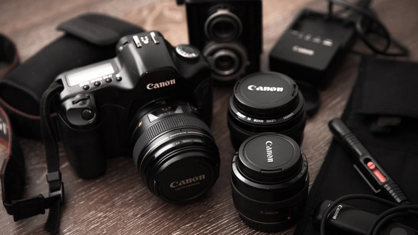 Online camera equipment booking system