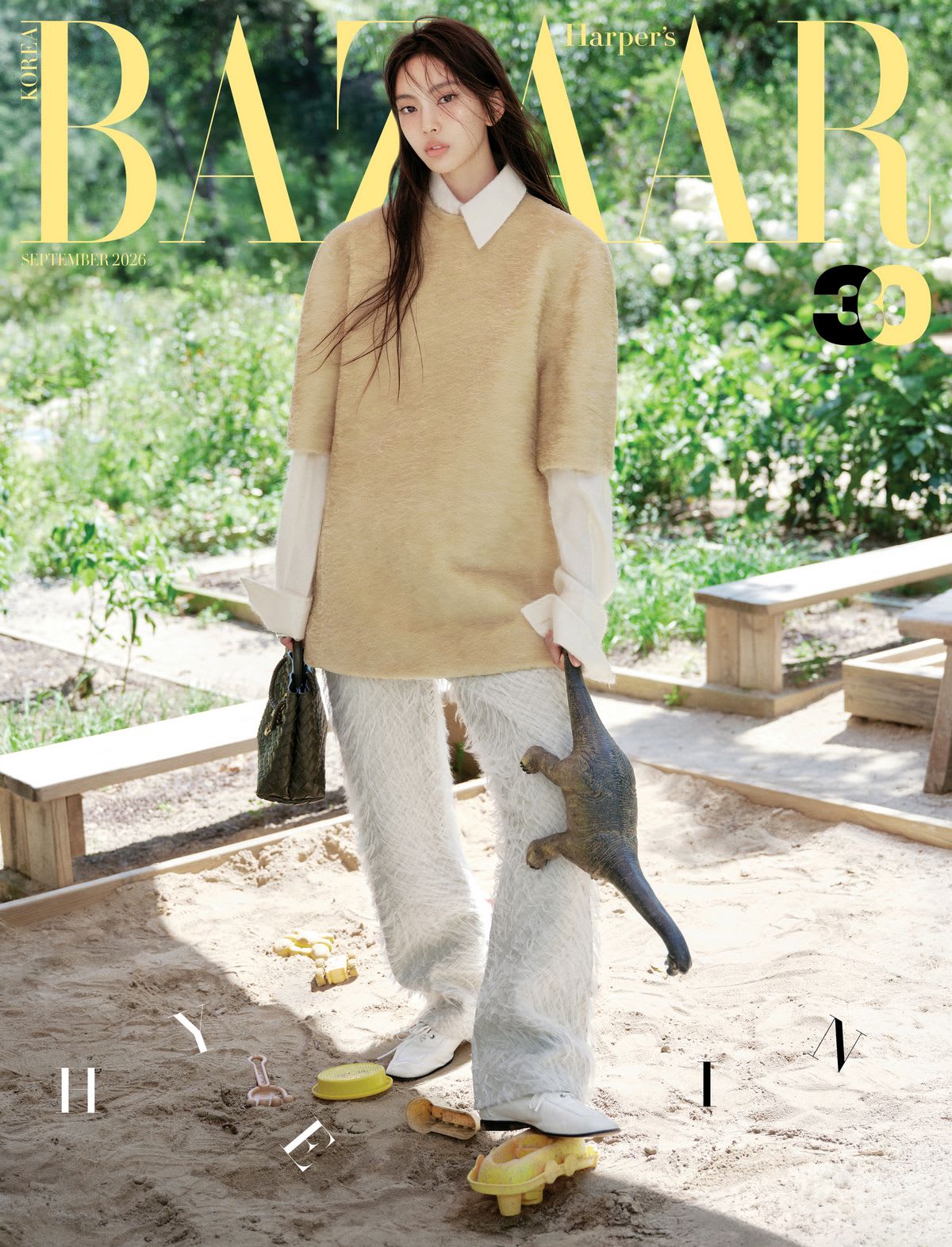 NewJeans'ten Hyein, Harper’s BAZAAR Korea röportajında son dönemdeki değişimlerini ve hayranlarına mesajını paylaştı.