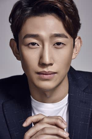 Kang Ki-young, W – Two Worlds Apart dizisinde Kang Seok-beom