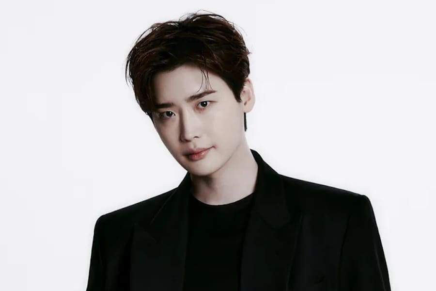 Lee Jong Suk Beklenen Romantik Diziden Ayrıldığını Açıkladı