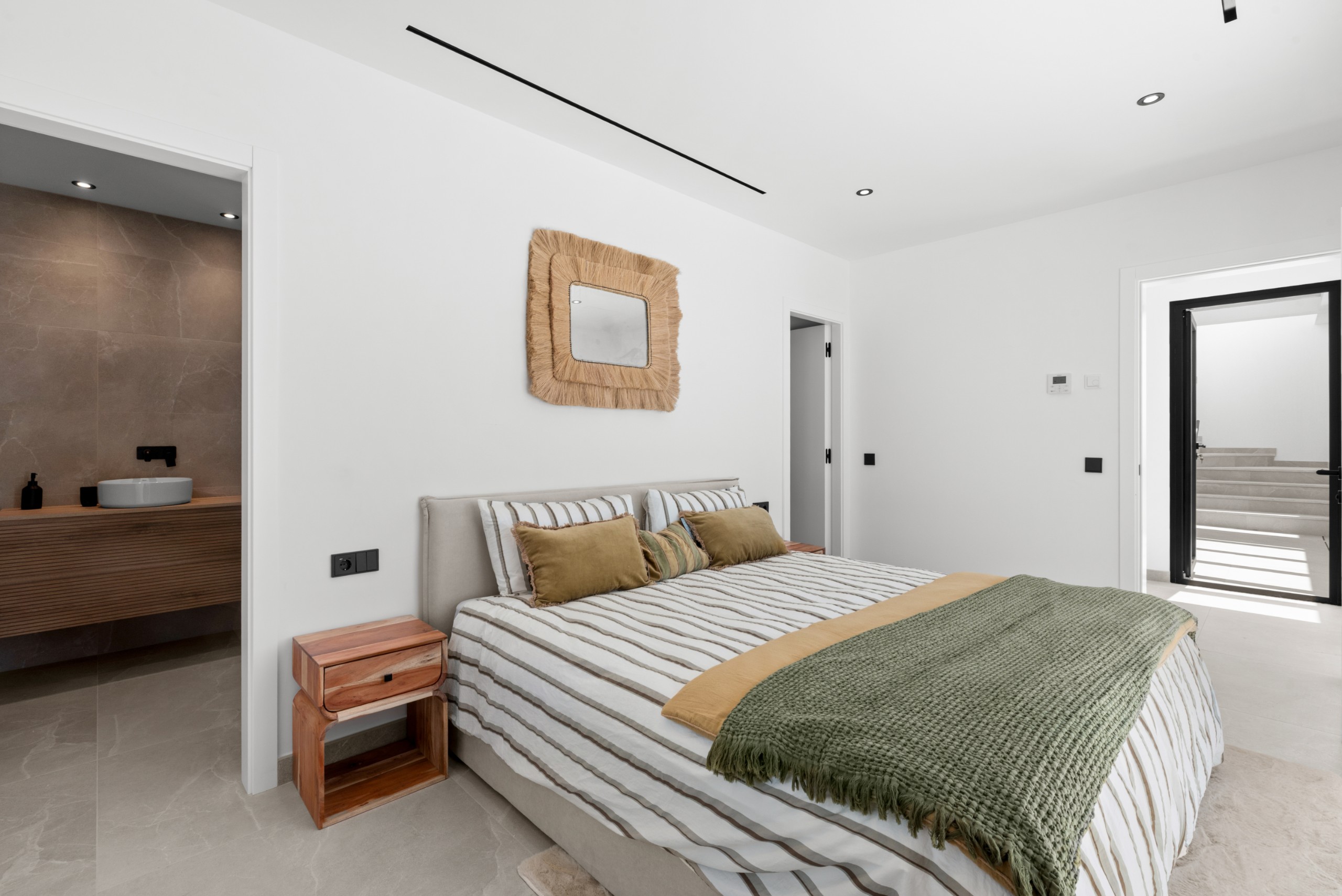 Brand-New Luxury Villa with panoramic Sea & Palma views in Marratxi 