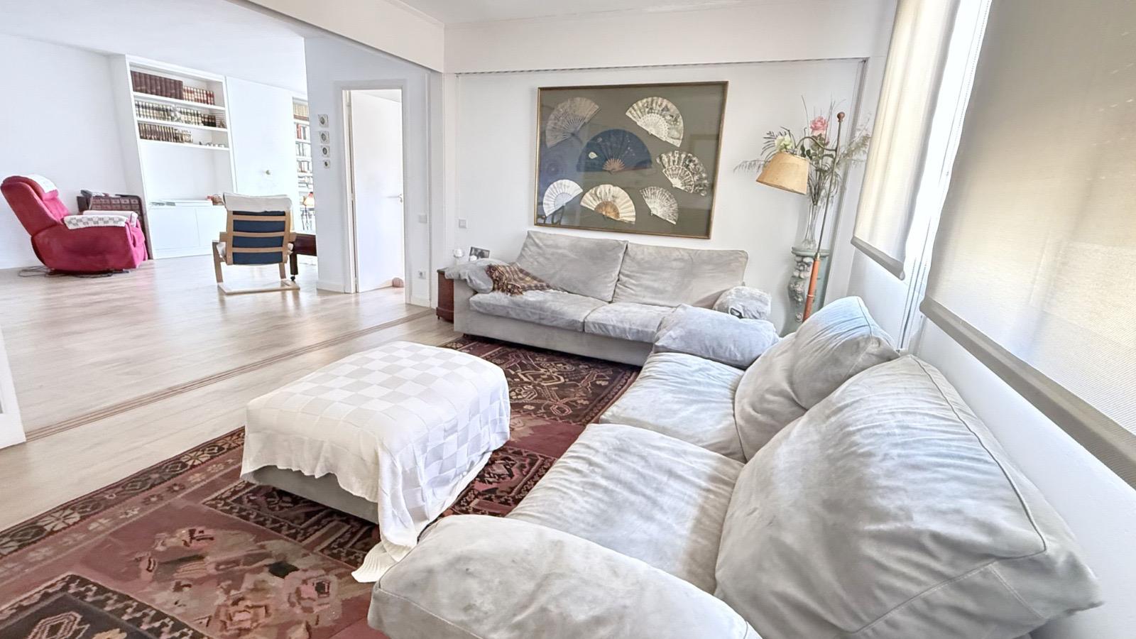 Sea View Apartment in Cas Català with Parking | To Renovate