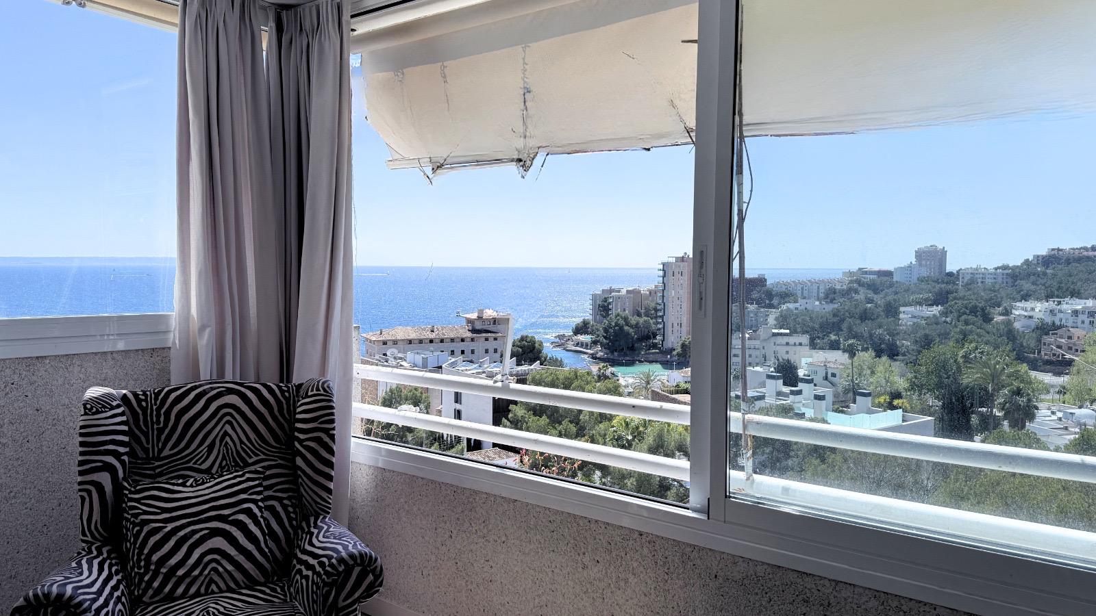 Sea View Apartment in Cas Català with Parking | To Renovate