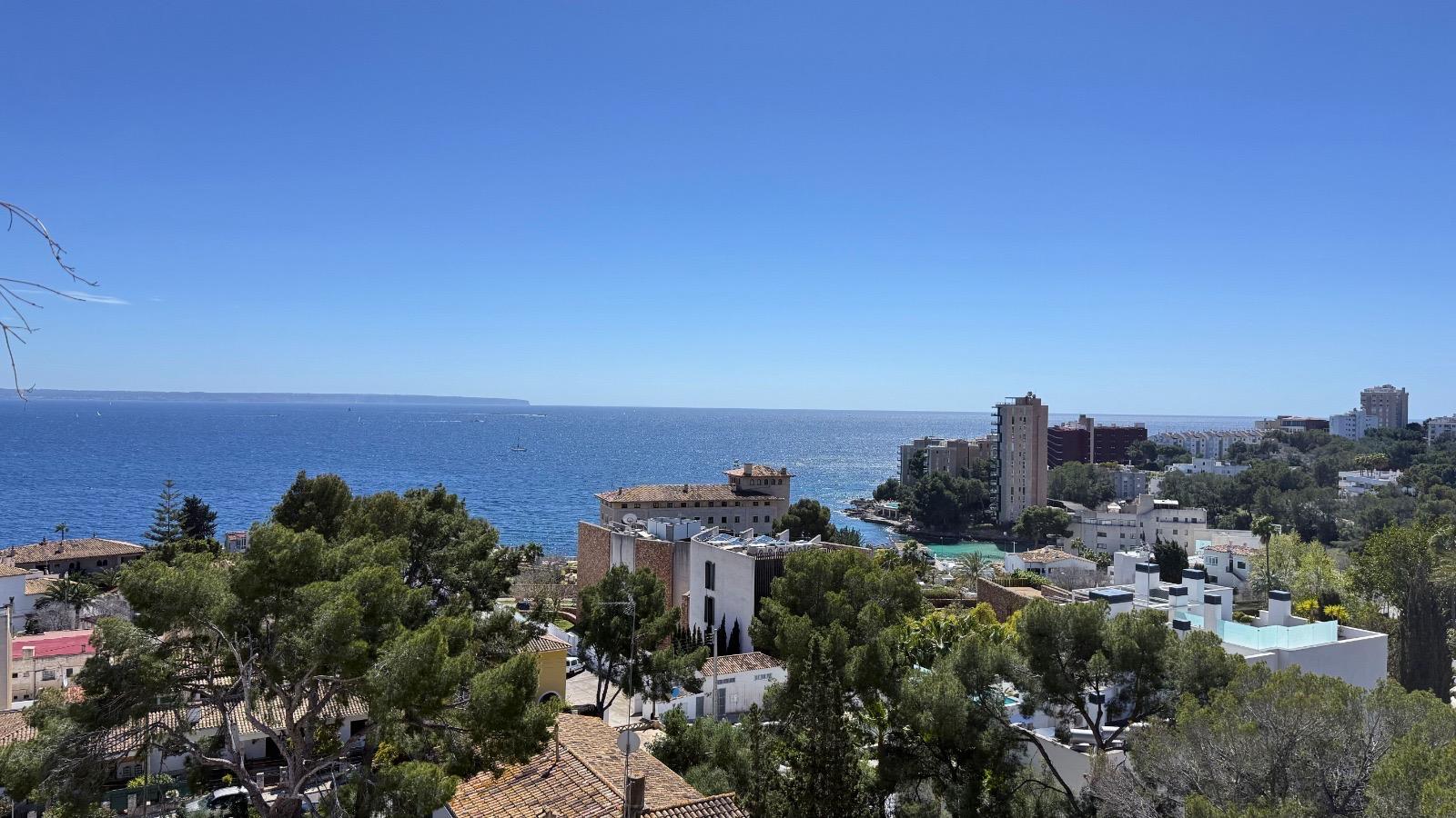 Sea View Apartment in Cas Català with Parking | To Renovate