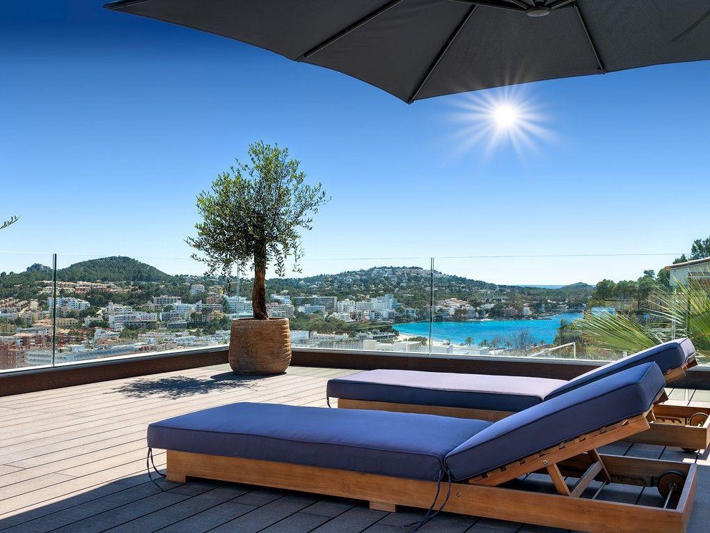 3-bedroom villa with sea view, rooftop terrace and pool in Santa Ponsa