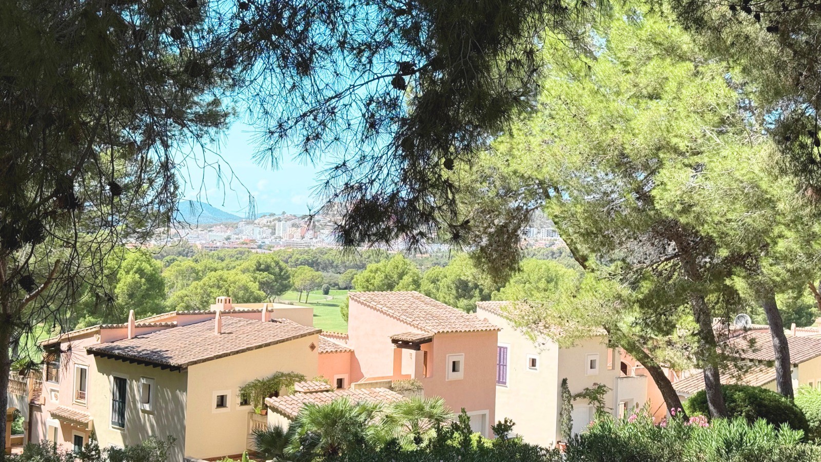Apartment for sale near Santa Ponsa golf course, private community