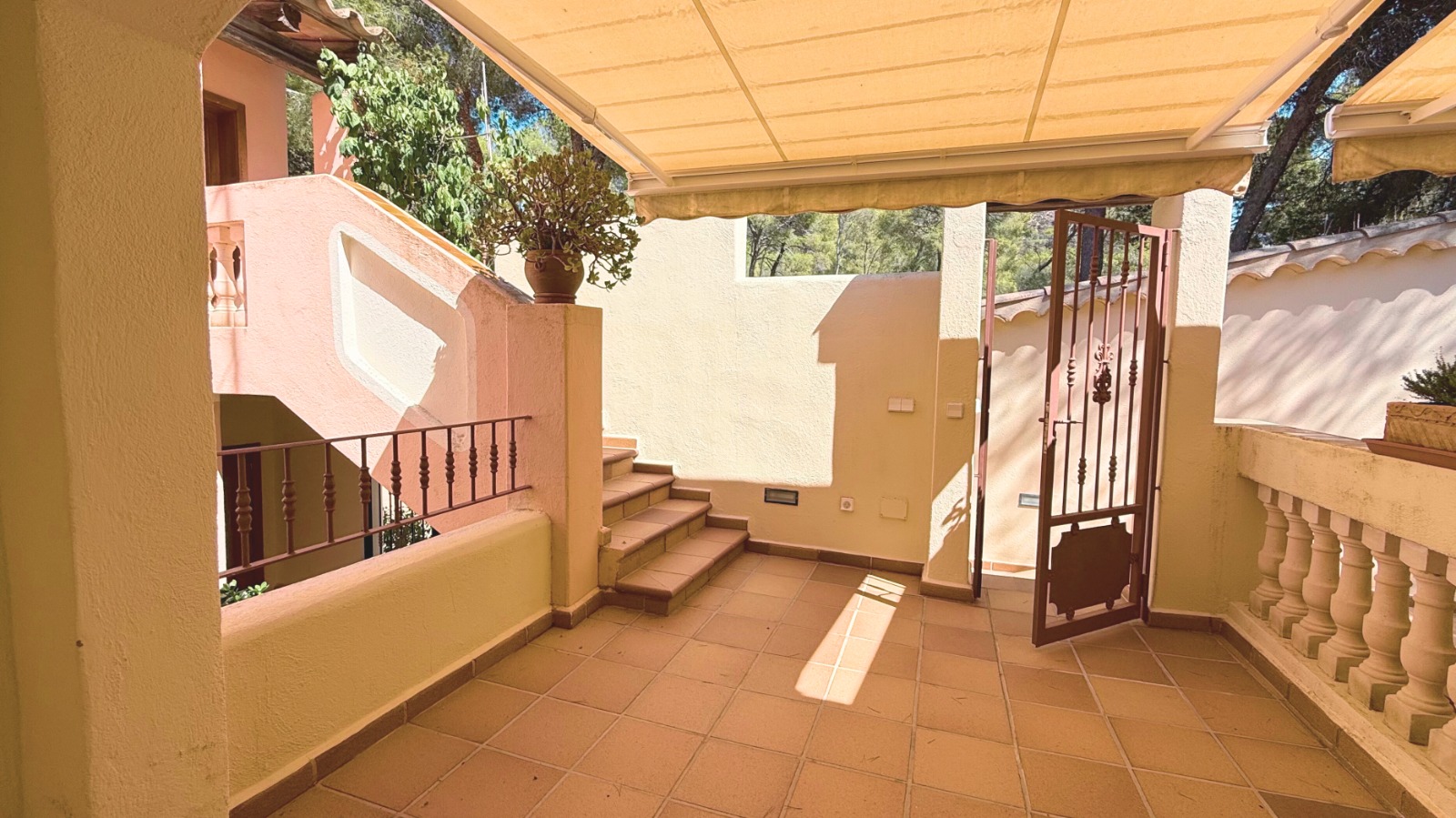 Apartment for sale near Santa Ponsa golf course, private community