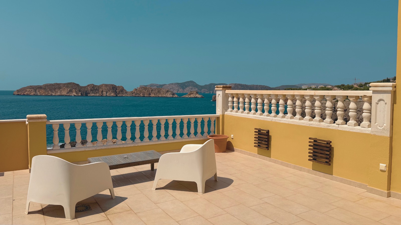 Penthouse rooftop terrace with private jacuzzi and sea view