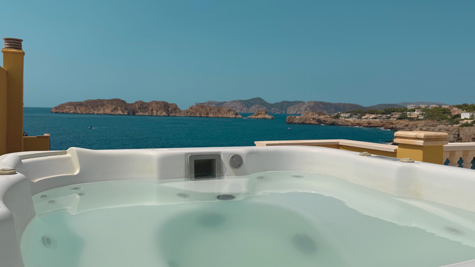 Penthouse rooftop terrace with private jacuzzi and sea view