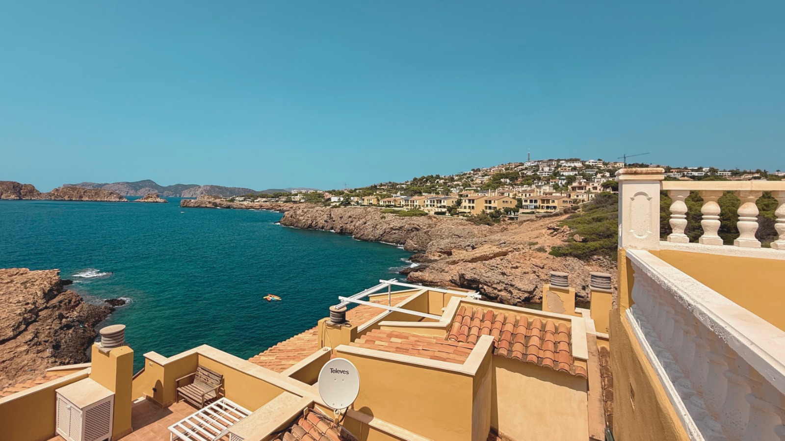 Penthouse rooftop terrace with private jacuzzi and sea view
