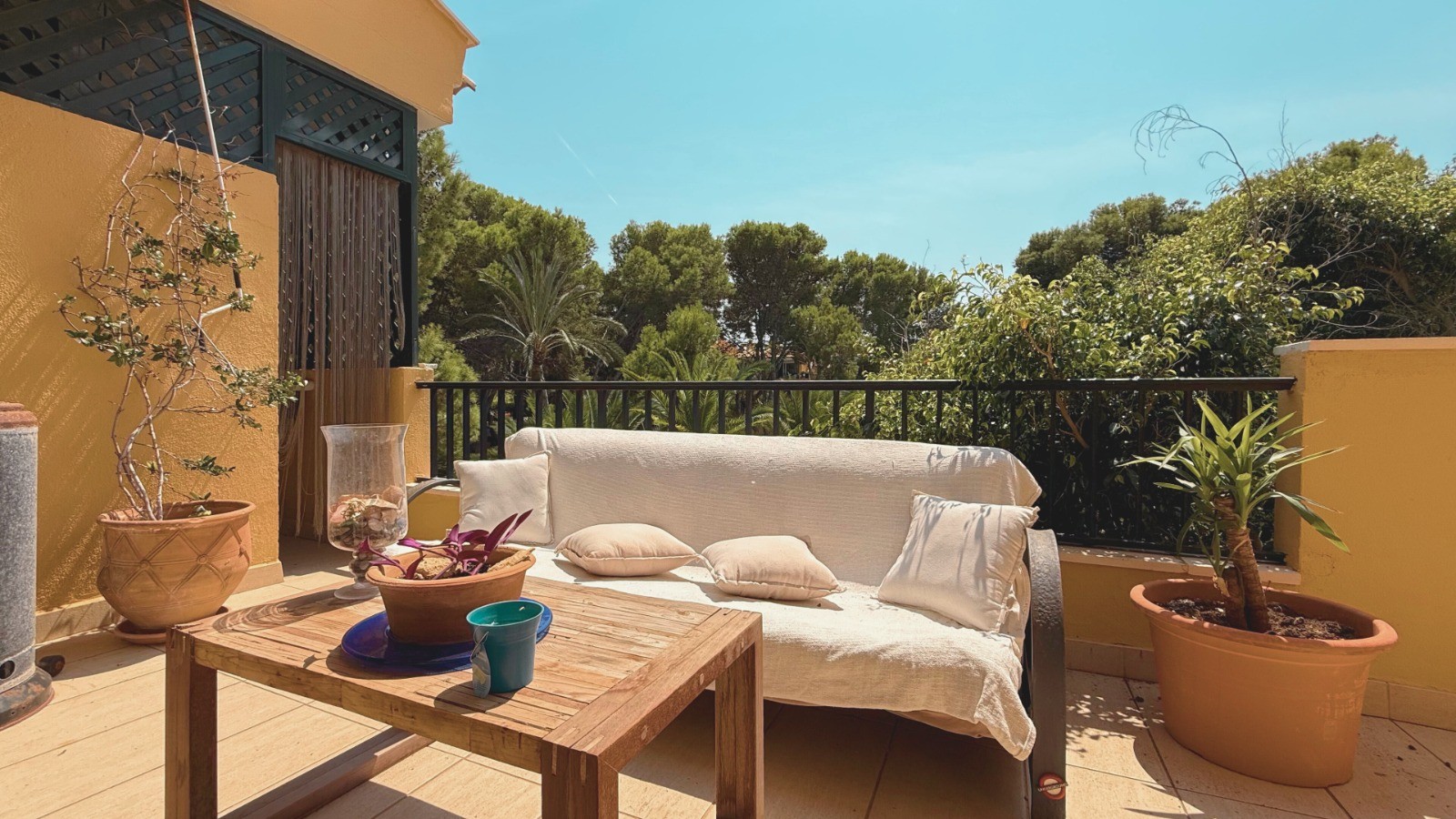 Penthouse rooftop terrace with private jacuzzi and sea view