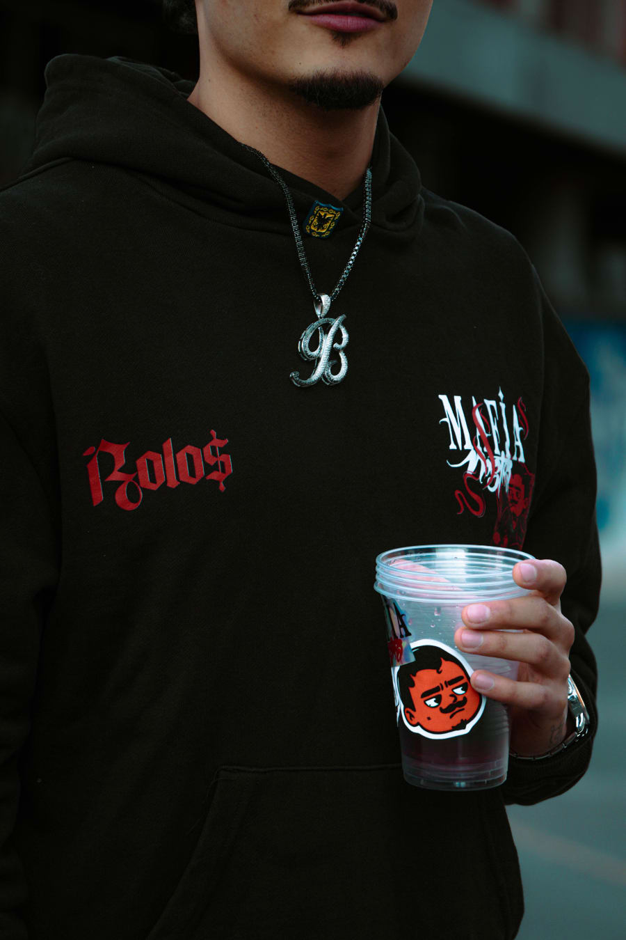 MafiaNostra Black Hoodie V2 puesto