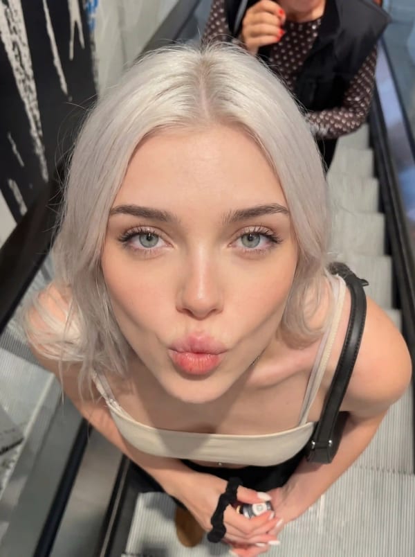 Escalator Selfie Portrait — AI image prompt example