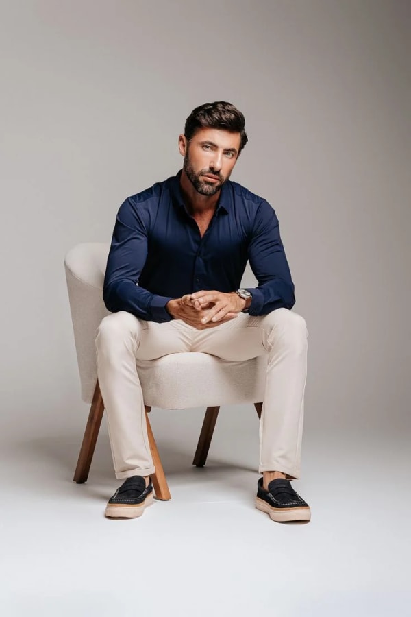 Retrato editorial masculino premium — AI image prompt example