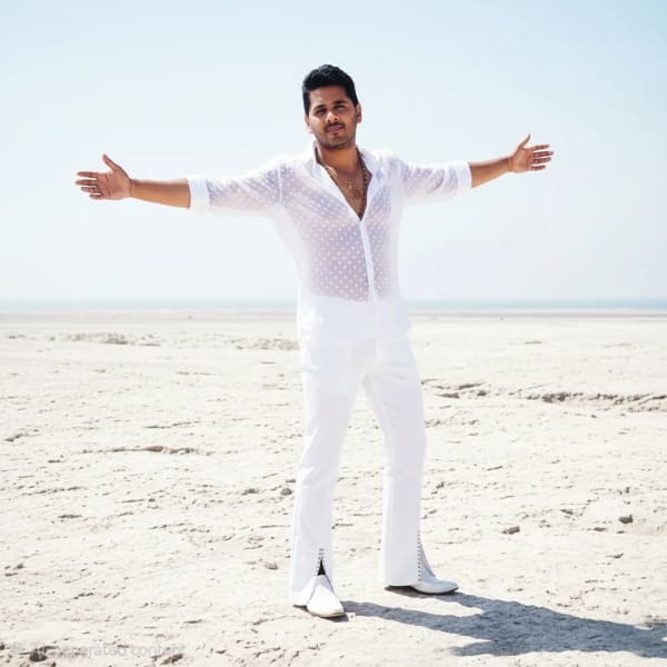 The Shahrukh Khan Iconic Pose — AI image prompt example