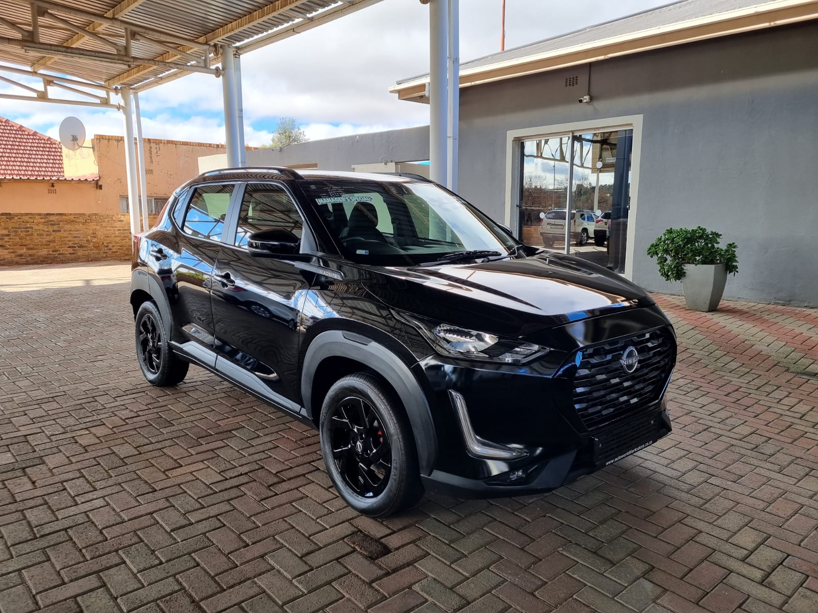 2024 Nissan MAGNITE KURO 1.0T