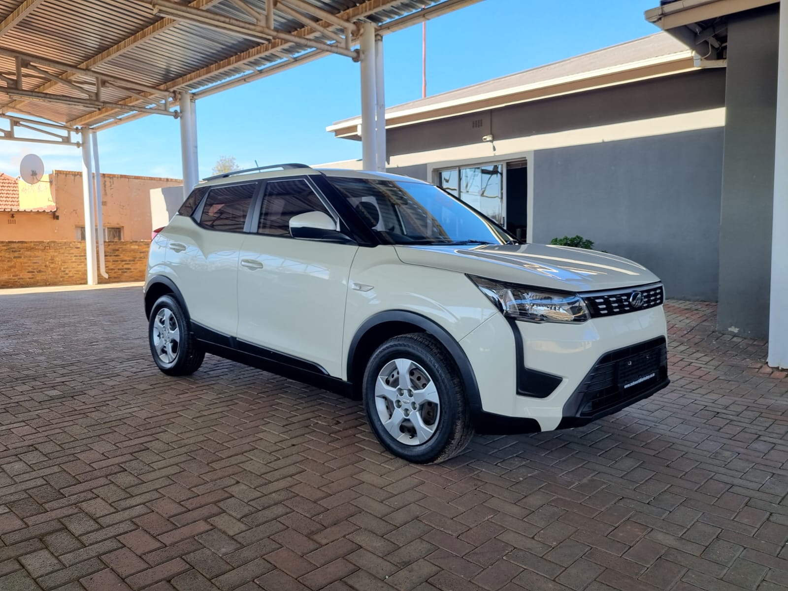 2020 MAHINDRA XUV300 1.2T(W6)