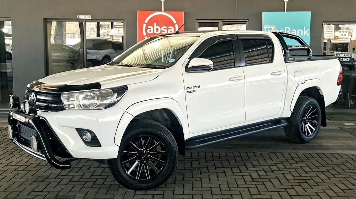 2017 Toyota Hilux 2.8 GD-6 RB Raider Auto Black Edition