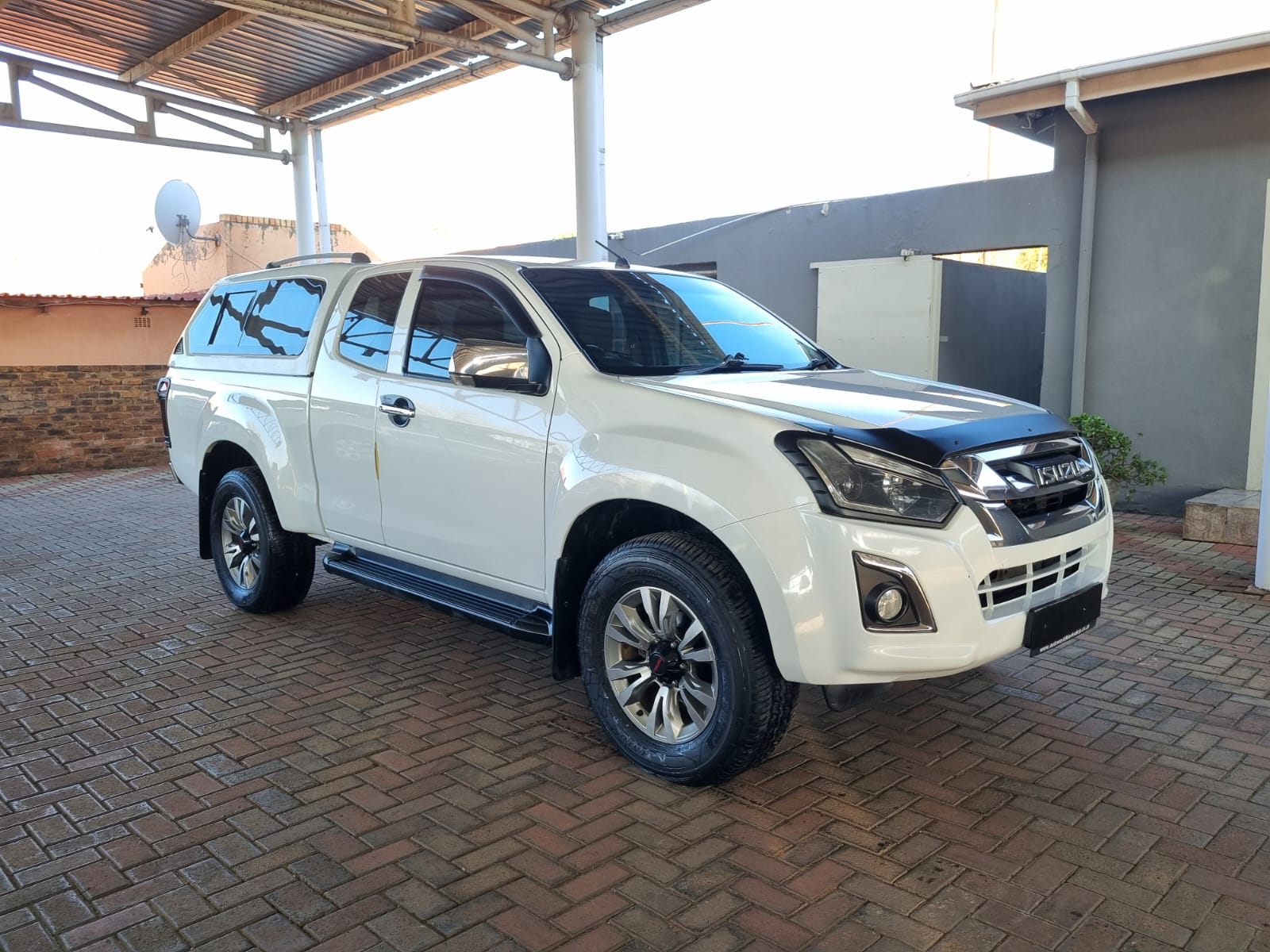 2018 Isuzu D-MAX 300LX E CAB MANUAL