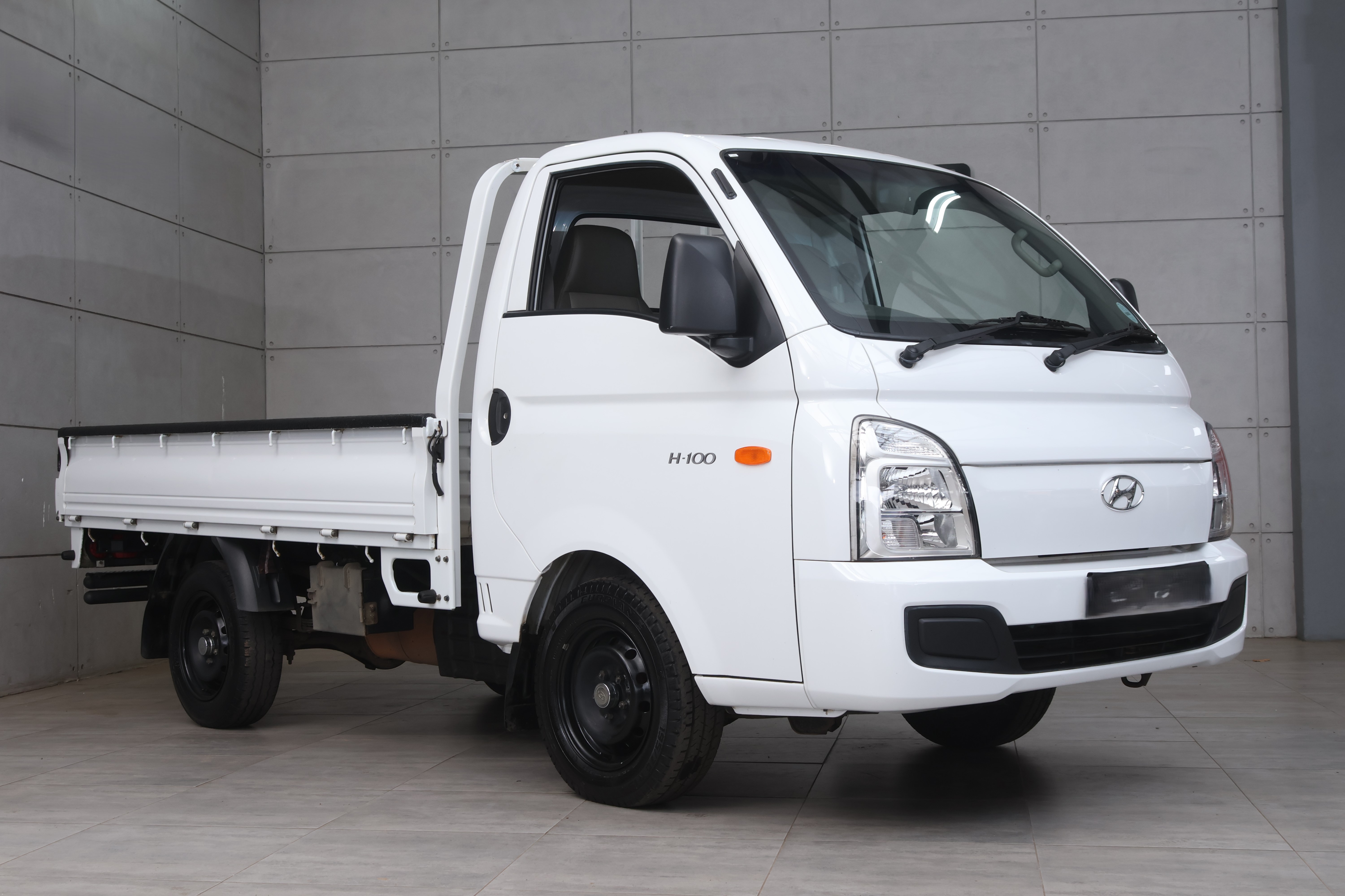 2022 Hyundai H-100 Bakkie 2.6D Deck (Aircon)