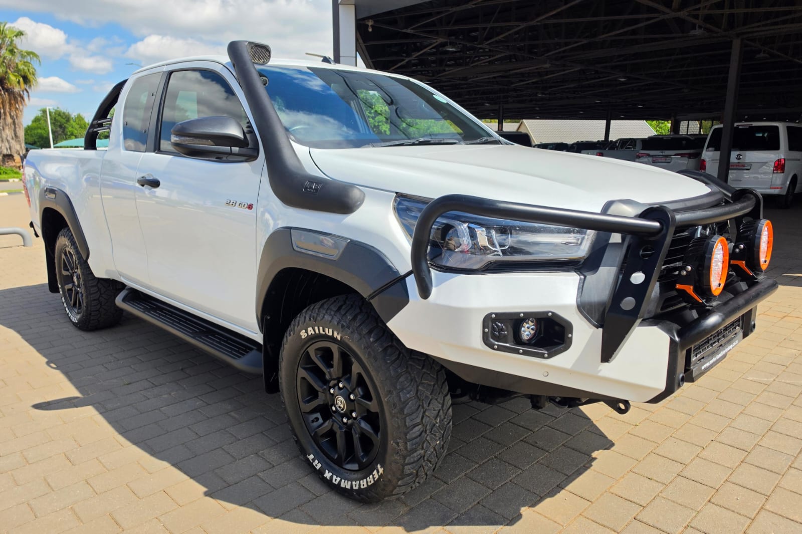 2024 Toyota HILUX 2.8 GD-6 RB LEGEND E/CAB 4X4 (M)