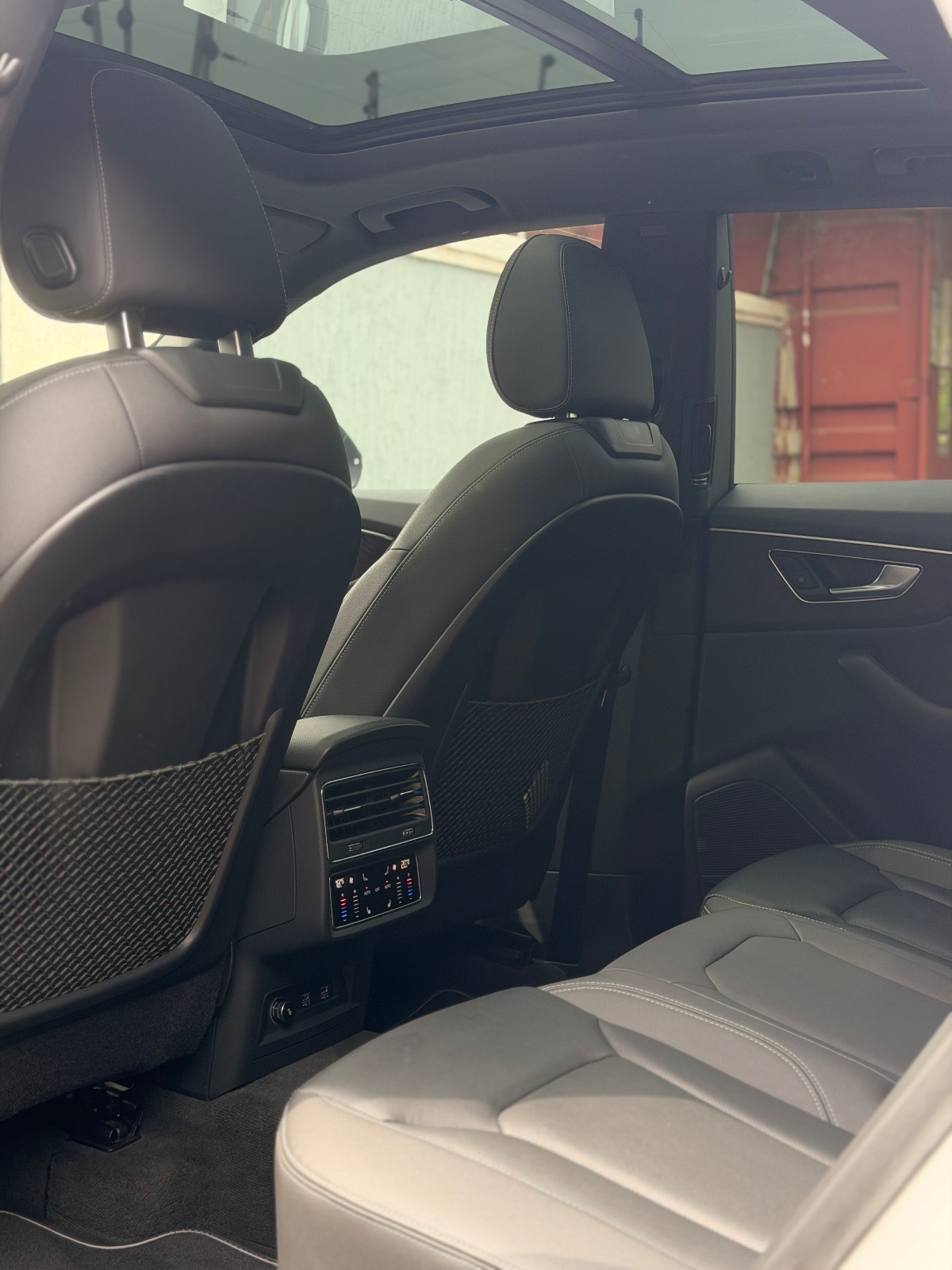 2020 Audi Q8 Sline package thumb 9