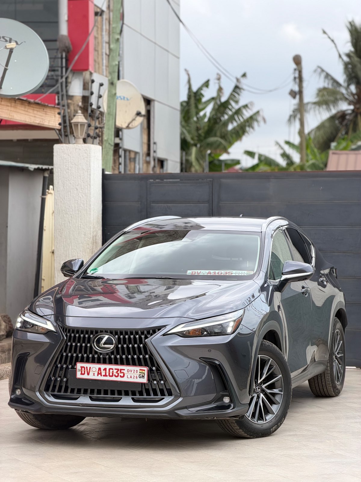 2024 Lexus NX450h thumb 2