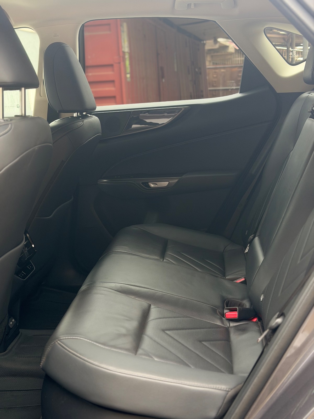 2024 Lexus NX450h thumb 6