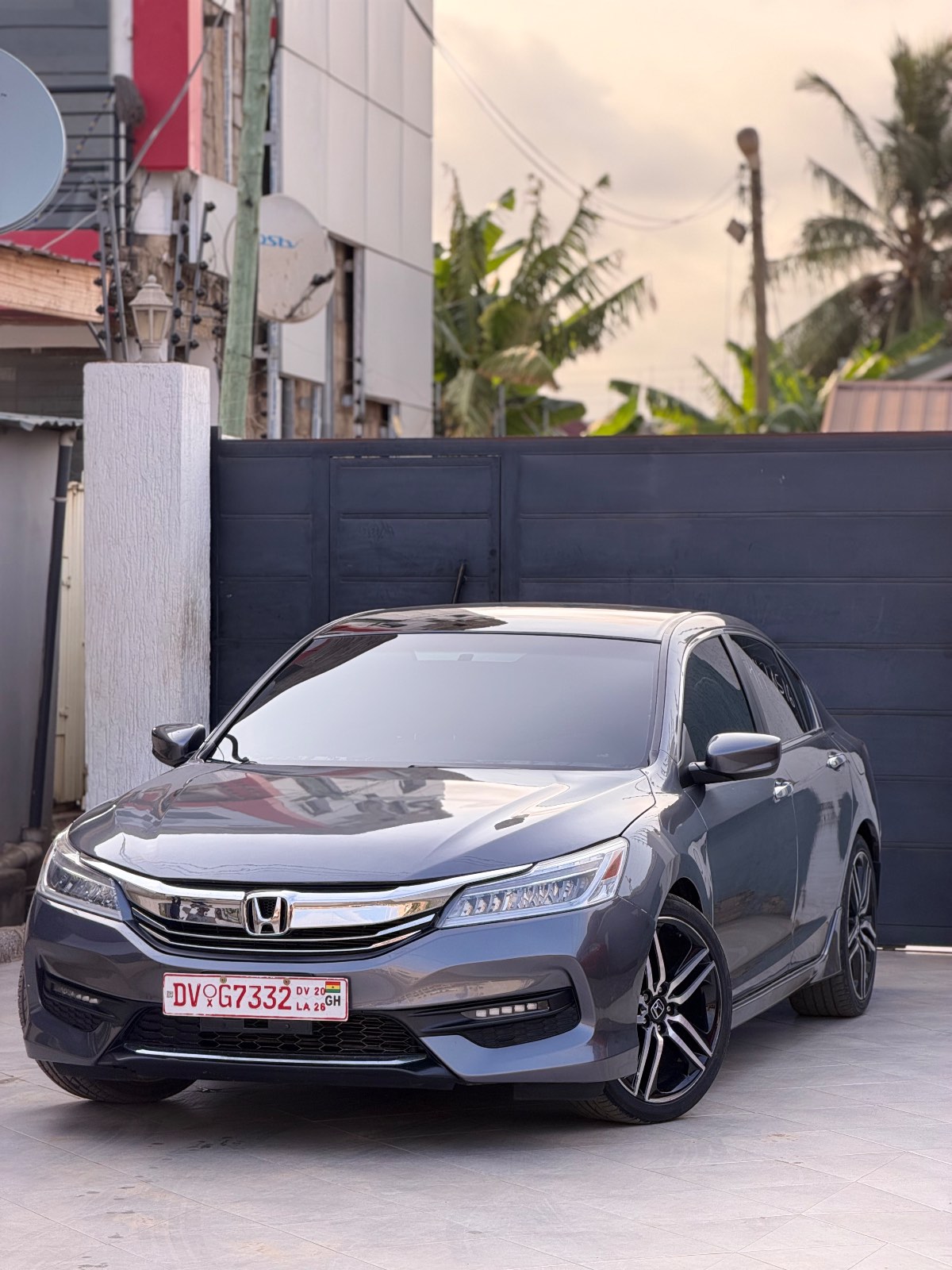 2017 Honda Accord thumb 2