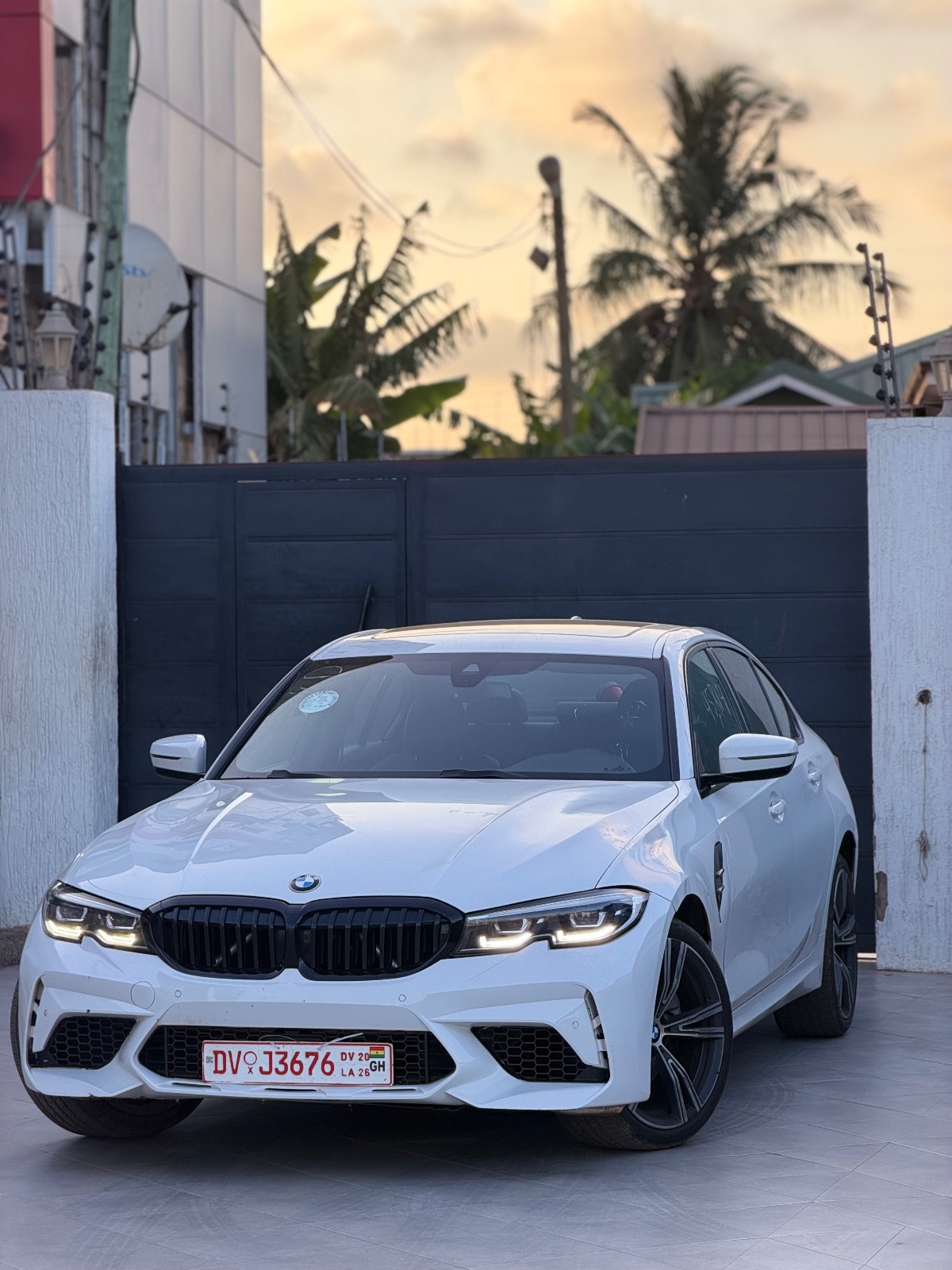 2022 BMW 330i thumb 2