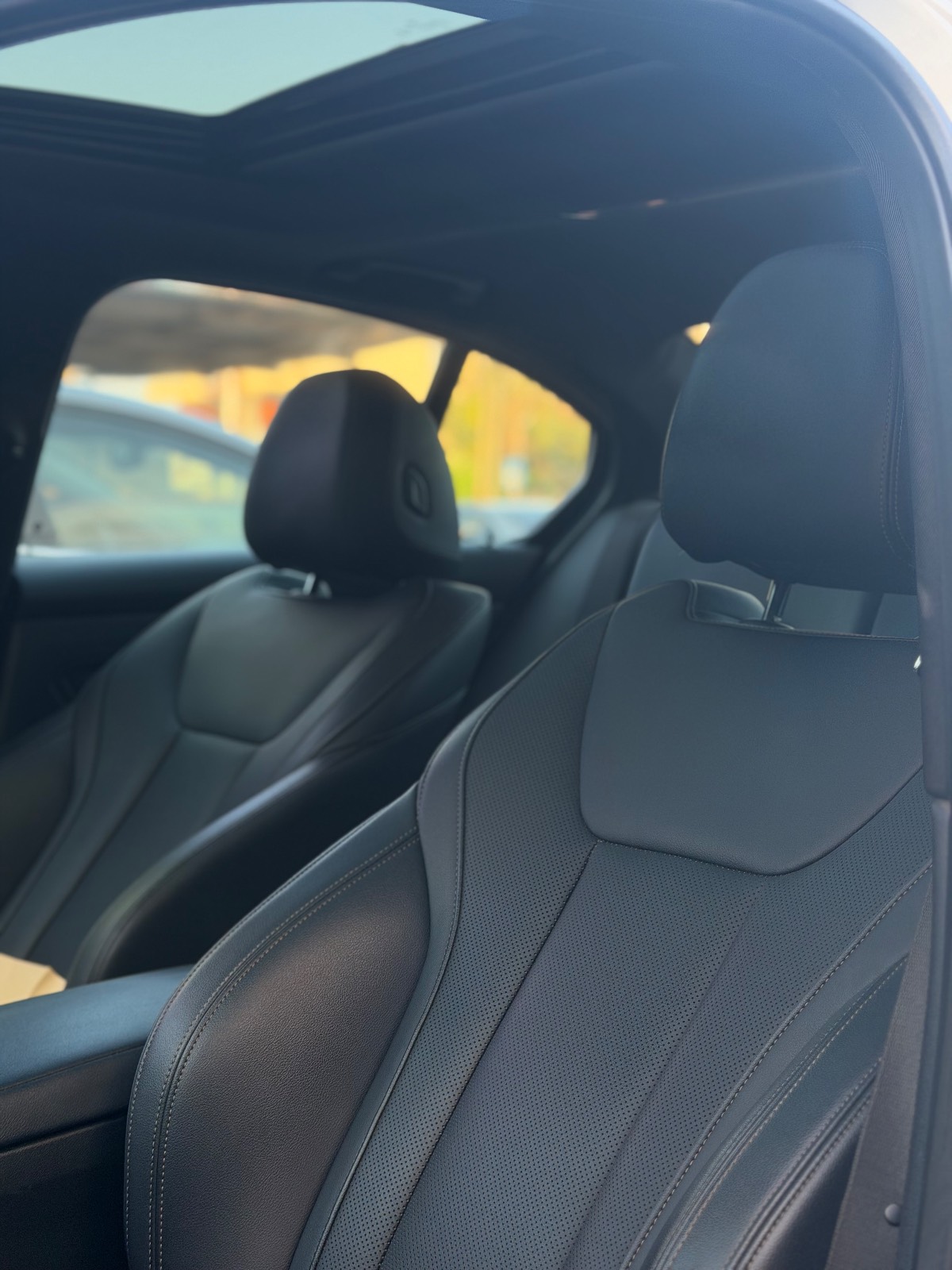 2022 BMW 330i thumb 6