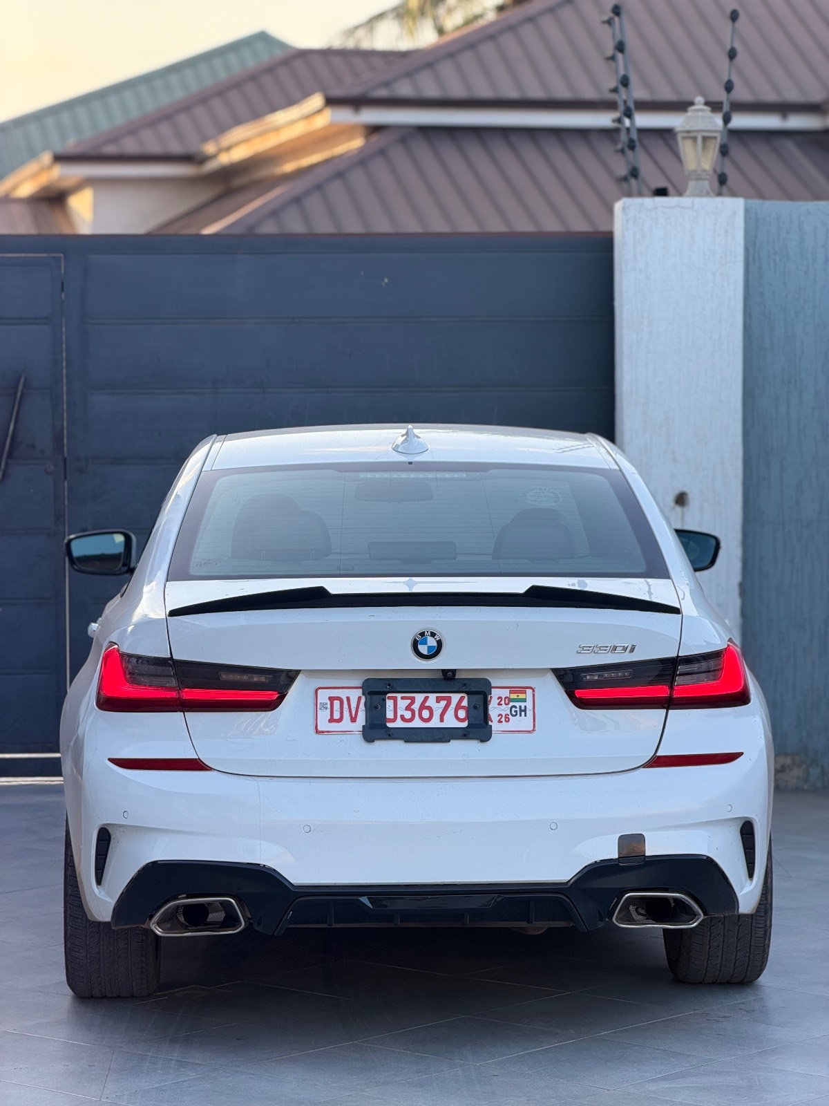 2022 BMW 330i thumb 8