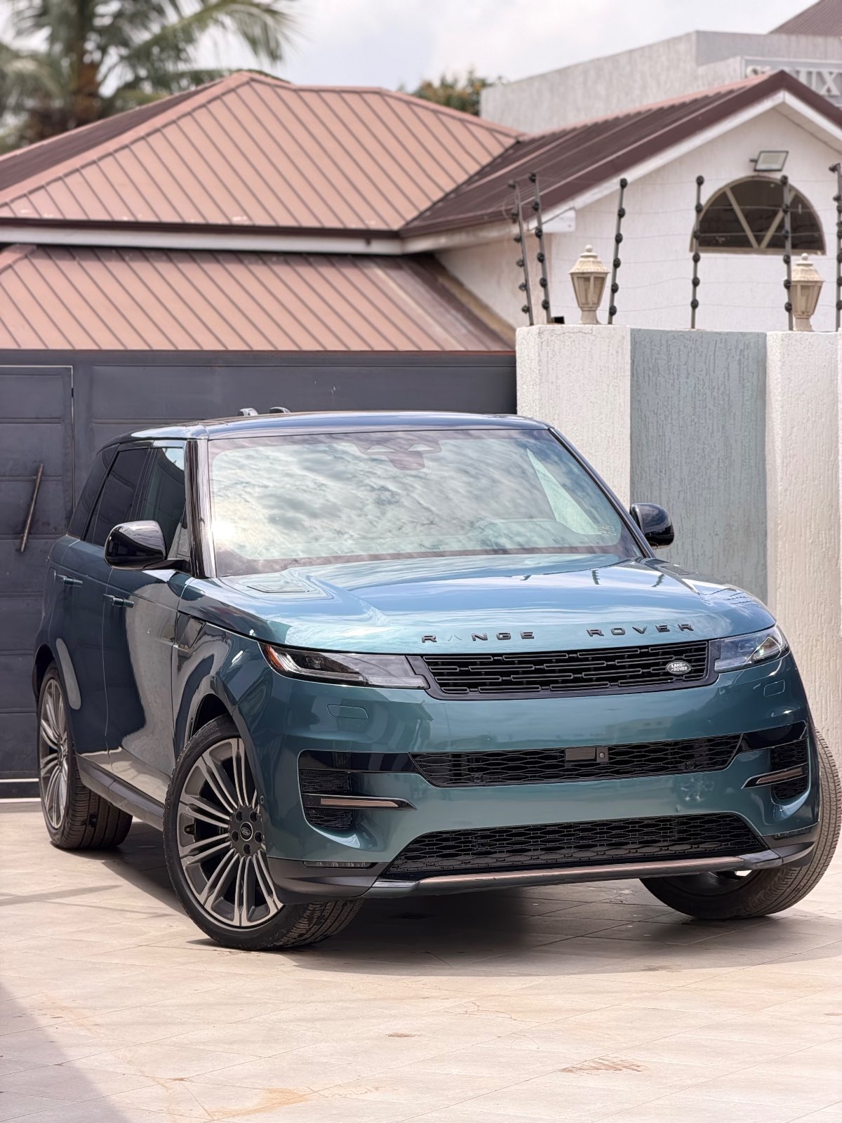 2024 Land Rover Range Rover thumb 2