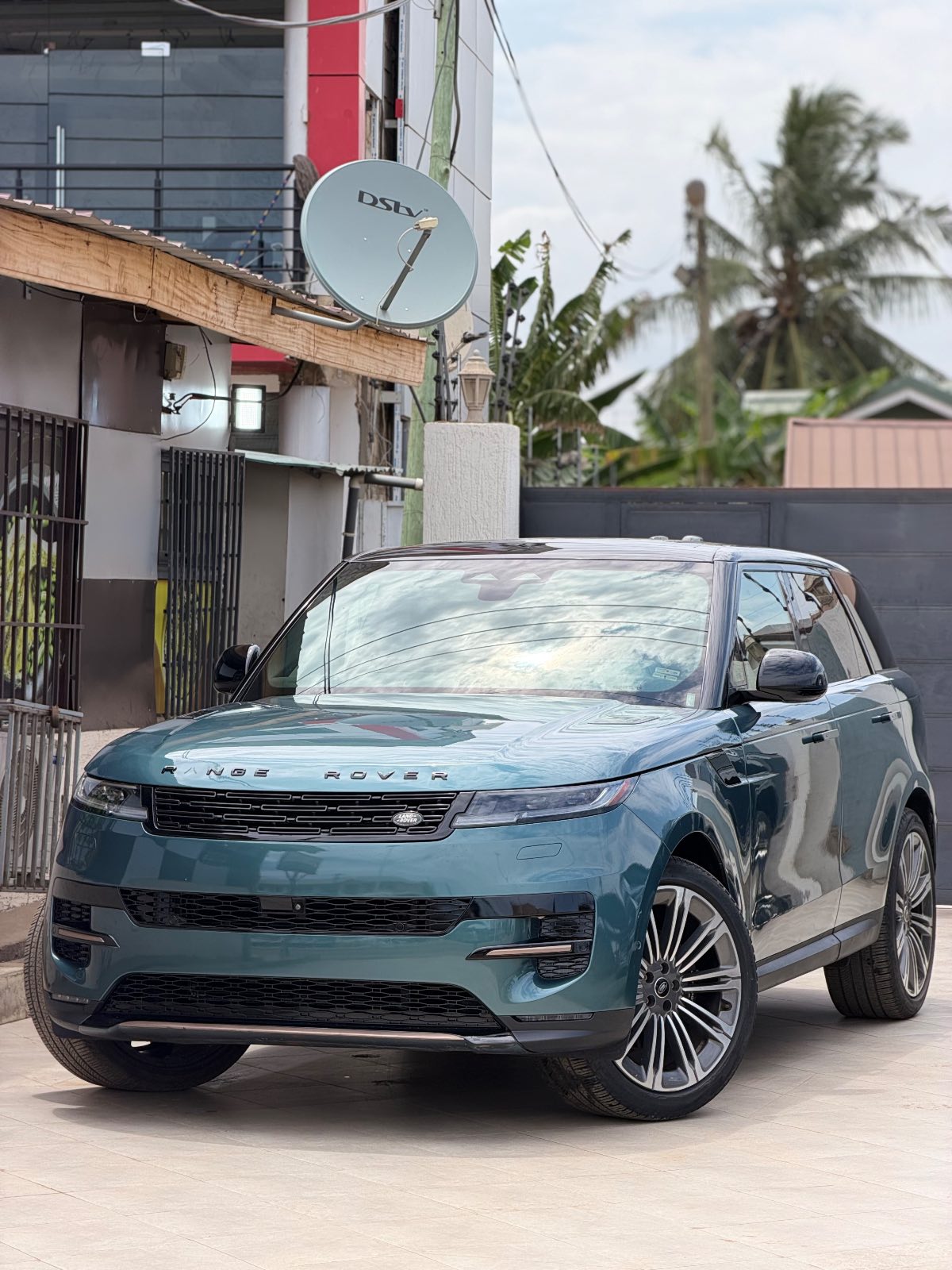 2024 Land Rover Range Rover thumb 3