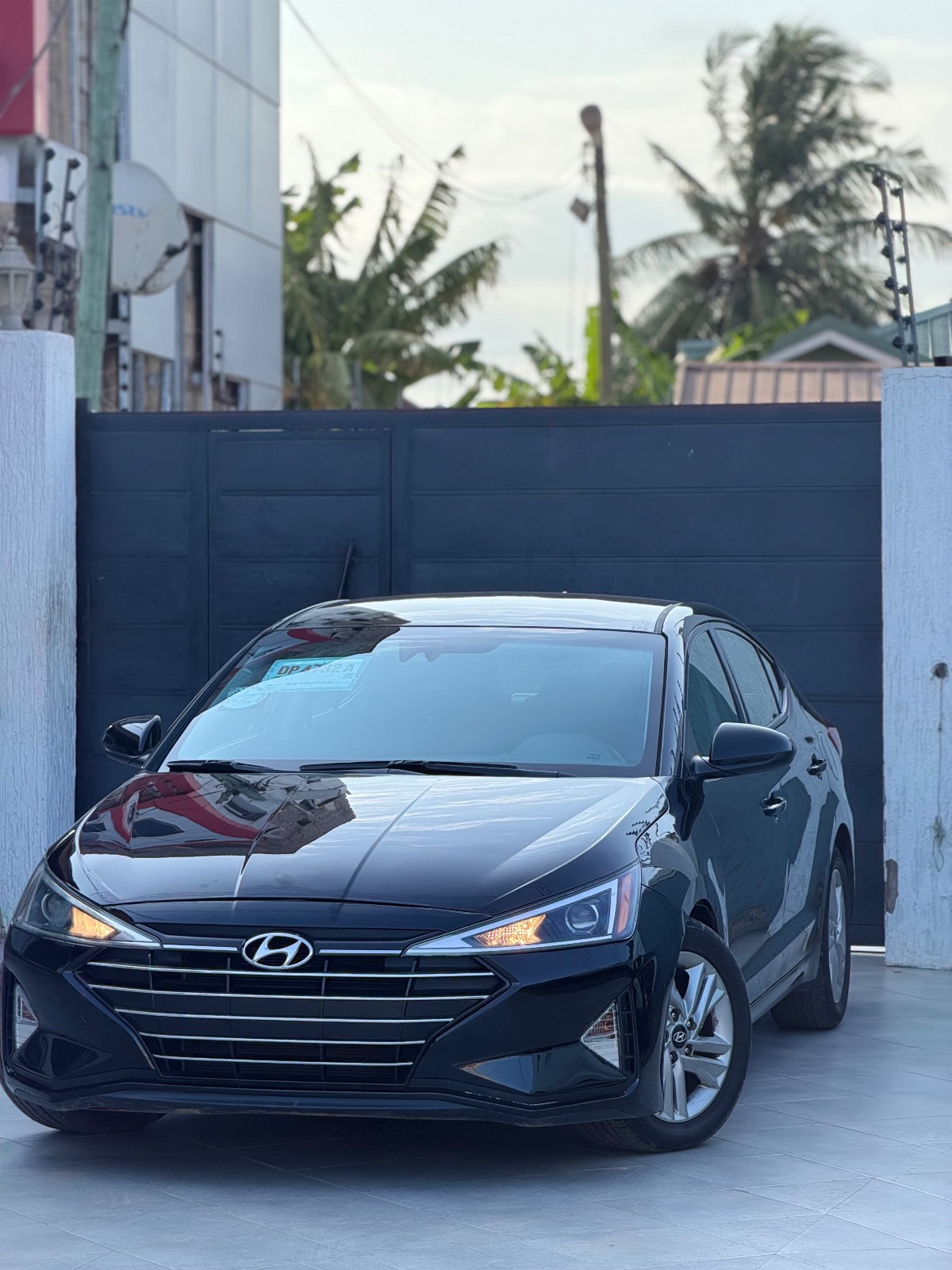 2019 Hyundai Elantra thumb 2