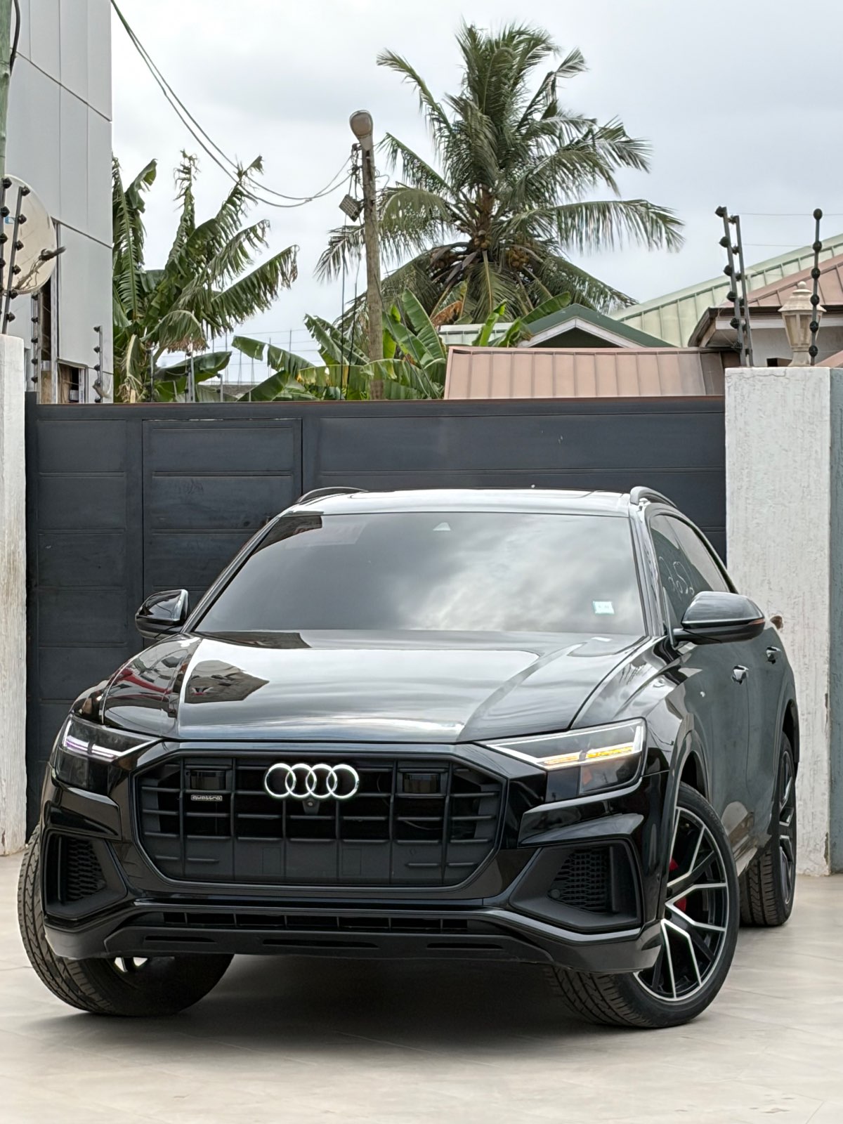 2020 Audi Q8 thumb 2