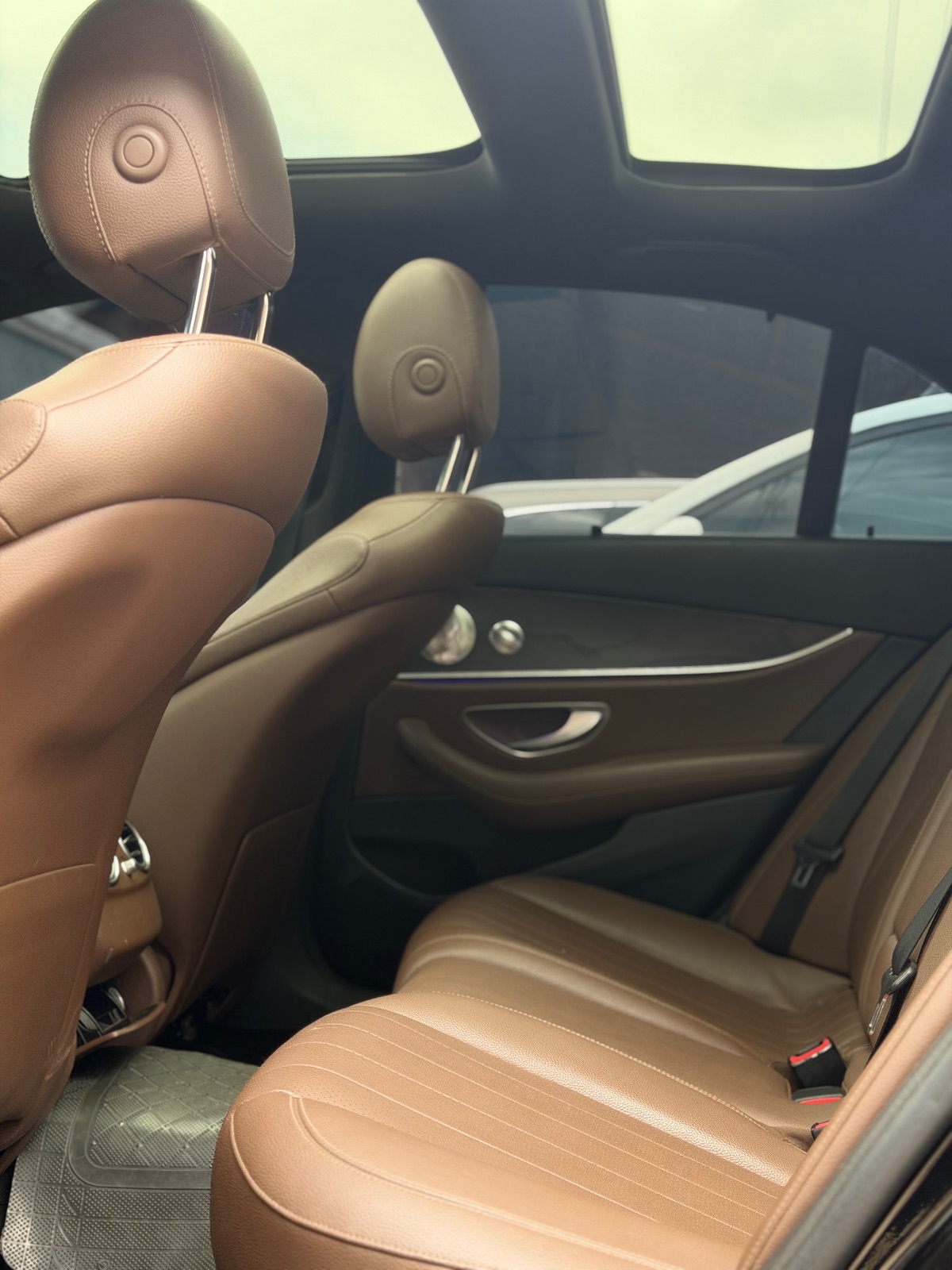 2022 Mercedes Benz E300 thumb 8