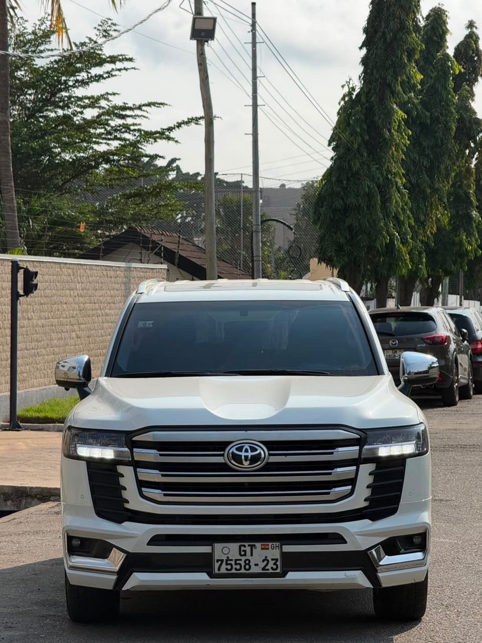 2022 Toyota Land Cruiser thumb 2
