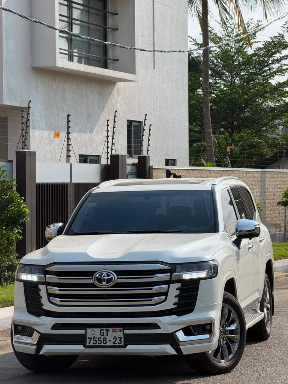 2022 Toyota Land Cruiser thumb 3