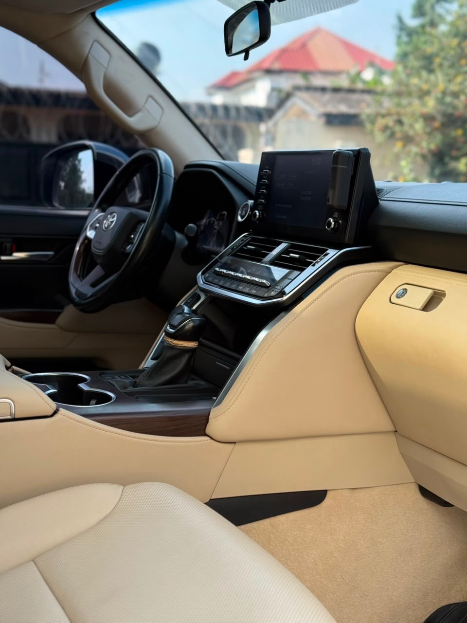 2022 Toyota Land Cruiser thumb 5