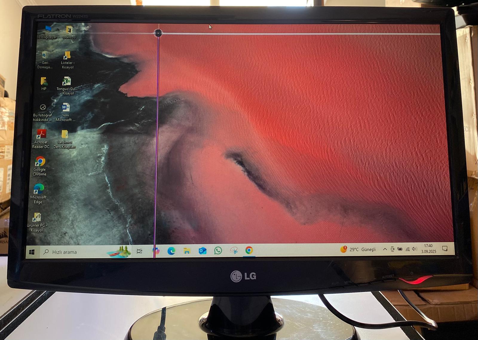 LG Flatron W2243S 22 1920×1080 Fhd Dikey Çizgi Arızalı Monitör