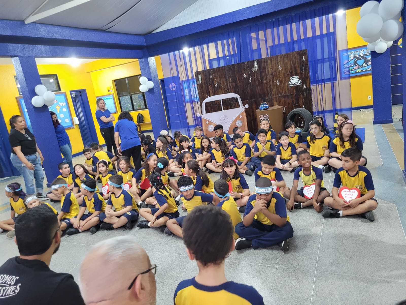 Estudante feliz no Ensino Fundamental I