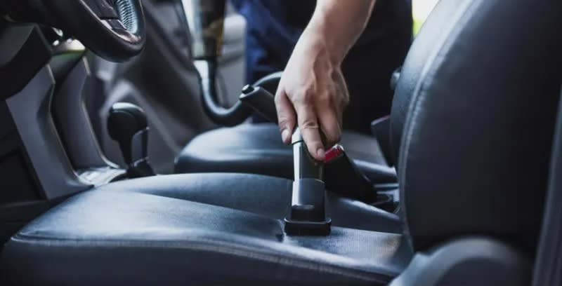 Hút bụi nội thất ô tô để loại bỏ bụi mịn