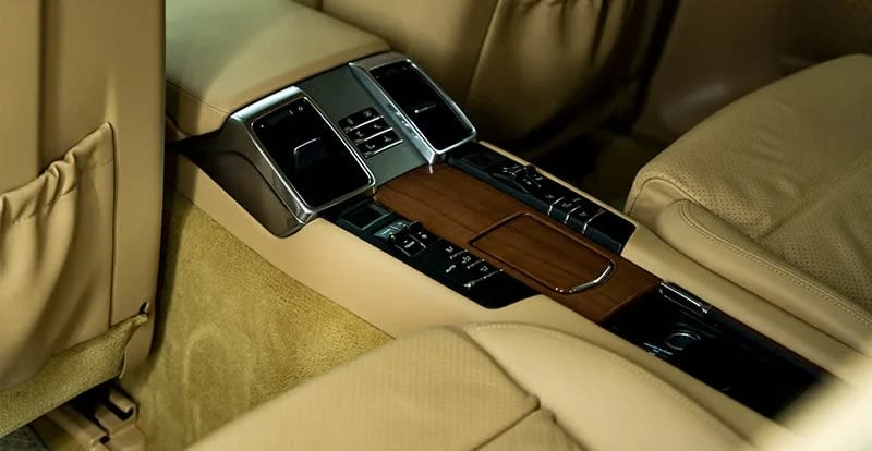 Việc bảo dưỡng giúp các chi tiết nội thất bằng da mềm mại và sáng bóng hơn