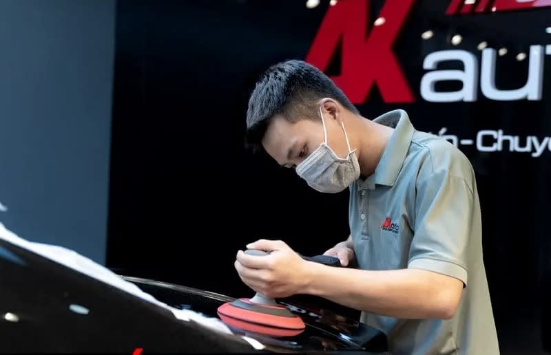 Đánh bóng ô tô có nên thực hiện tại nhà?