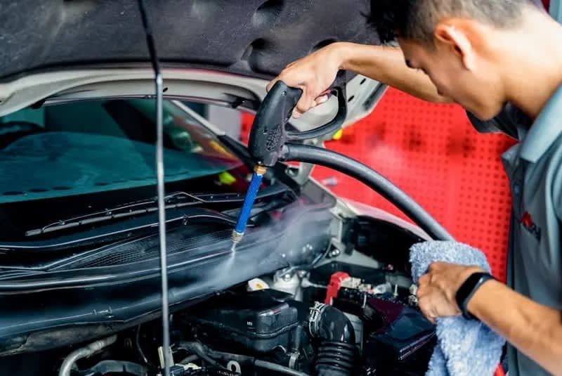 Vệ sinh trước khi tiến hành đánh bóng ô tô