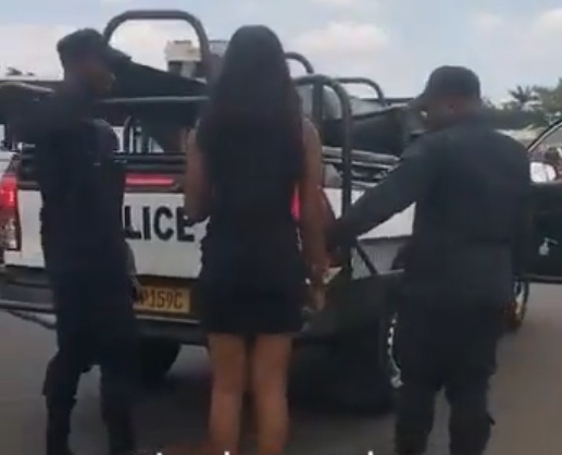 Abapolisi babiri bafunzwe nyuma yo gufata umukobwa muri Gare ya Rubavu ngo yambaye nabi